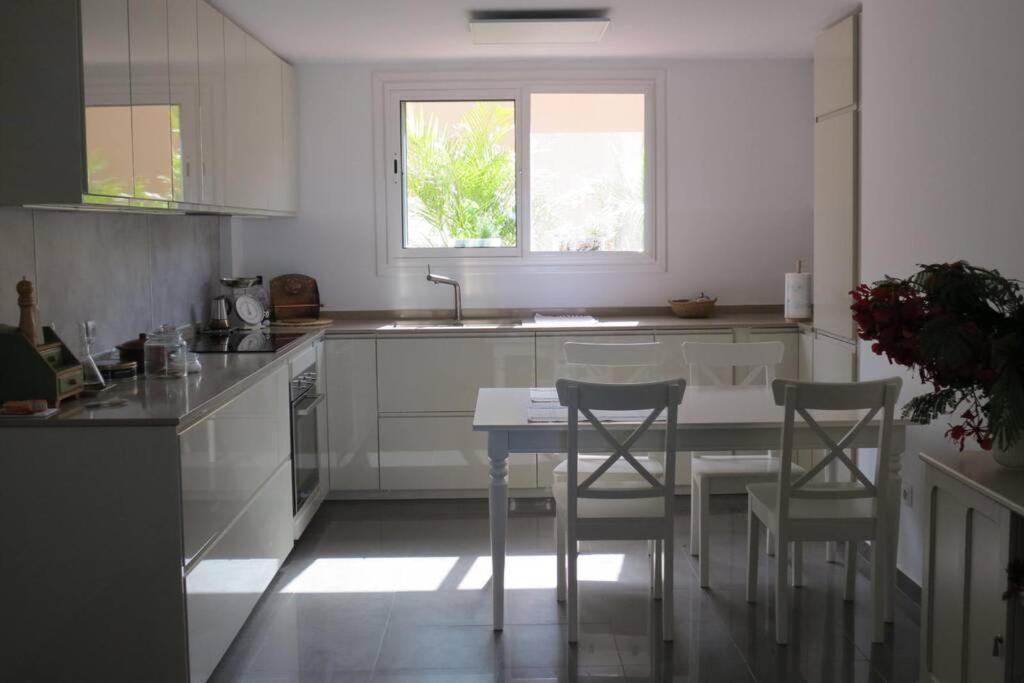 Luxury House With 3 Bedrooms, Sea Wiew And Swimming Pool In A Quiet Residence Пуерто-де-Сантьяго Екстер'єр фото